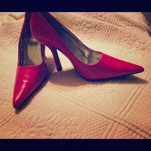 Chinese Laundry Fuchsia Pumps